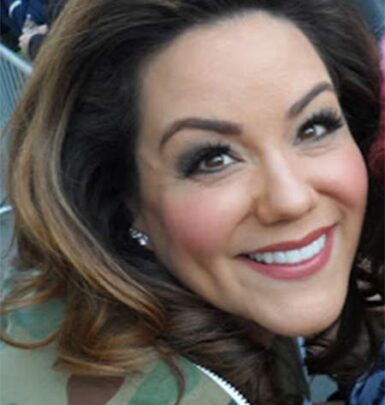 Katy Mixon biography