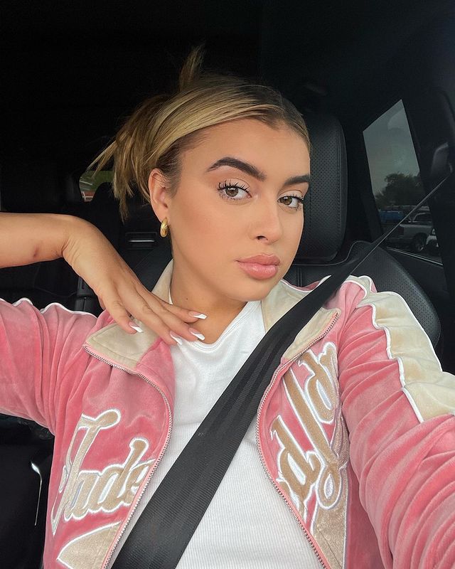 Kalani Hilliker family in detail: mother, father, siblings - Familycelebs