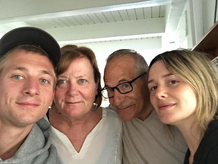 Jeremy-Allen-White-family-father-1 photo